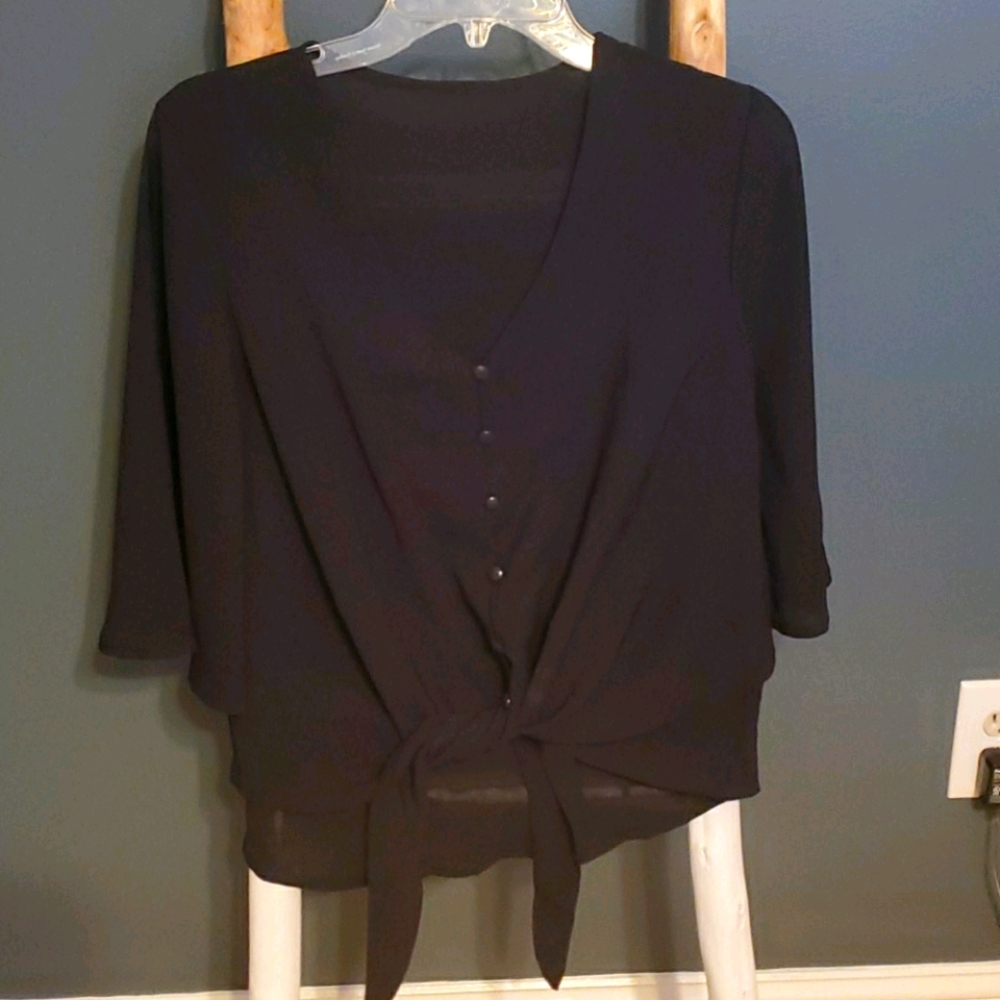 black tie-front chiffon blouse V-neck and three-quarter length sleeves. Small
